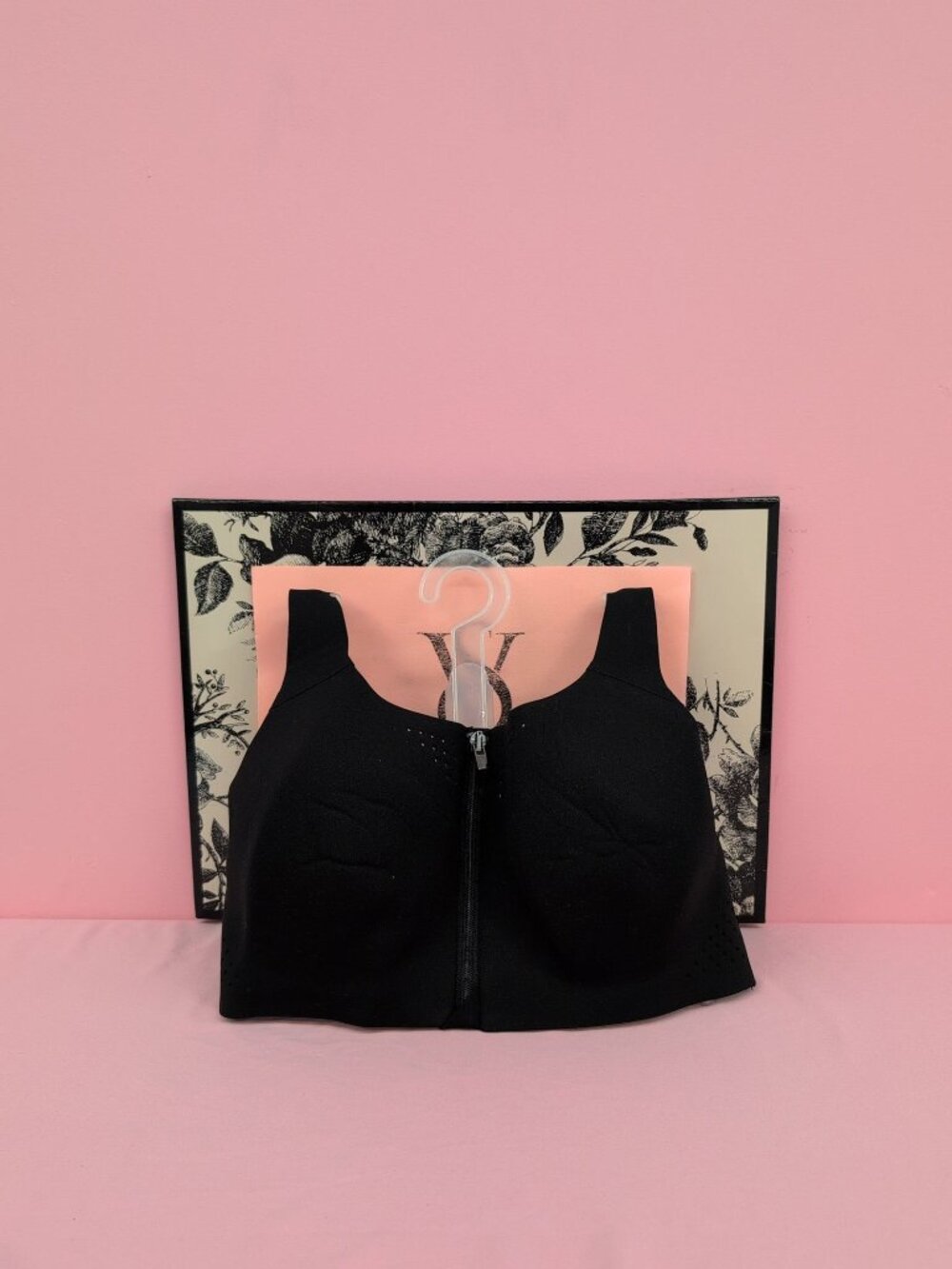 Victoria Secret VSX Featherweight Max Front Close Sports Bra 34D Black Classic